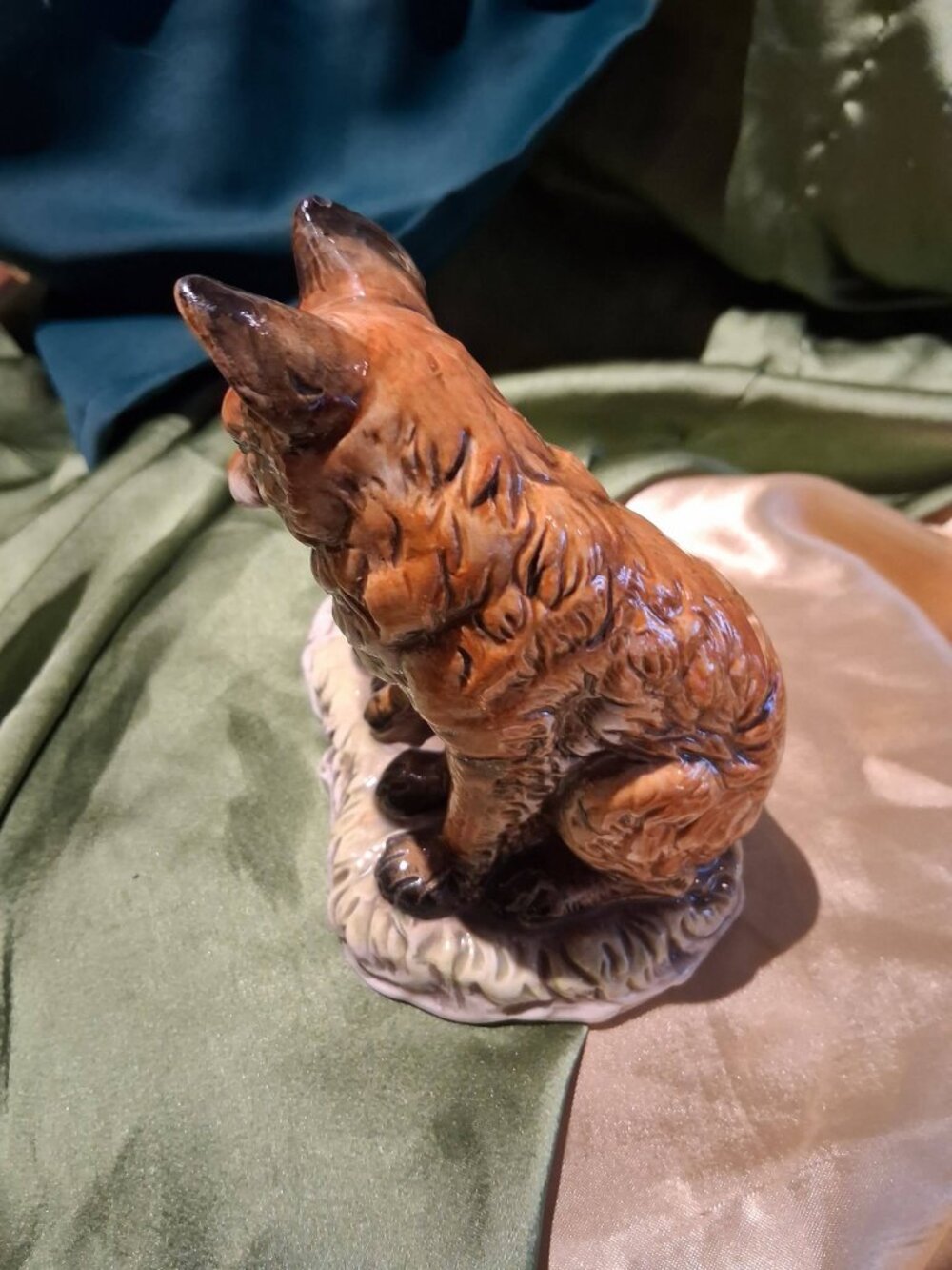 Vintage ceramic glaze fox family figurine depicting a fox family. - Picture 5 of 5